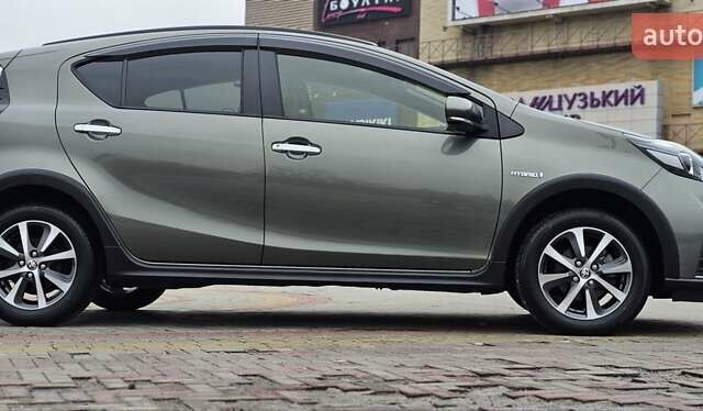 Зелений Тойота Aqua, об'ємом двигуна 1.5 л та пробігом 82 тис. км за 15900 $, фото 29 на Automoto.ua