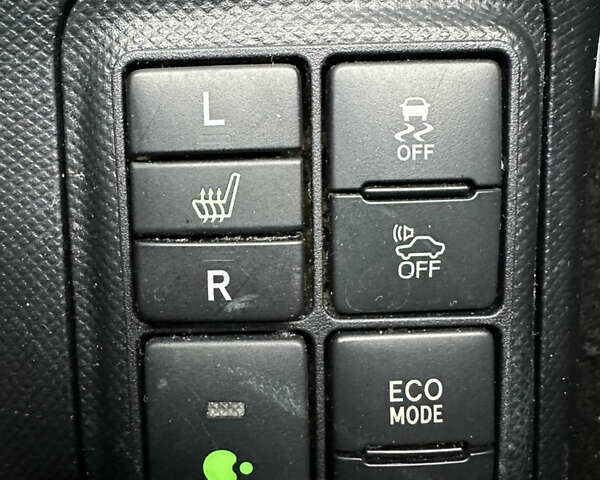 Зелений Тойота Aqua, об'ємом двигуна 1.5 л та пробігом 108 тис. км за 12900 $, фото 43 на Automoto.ua