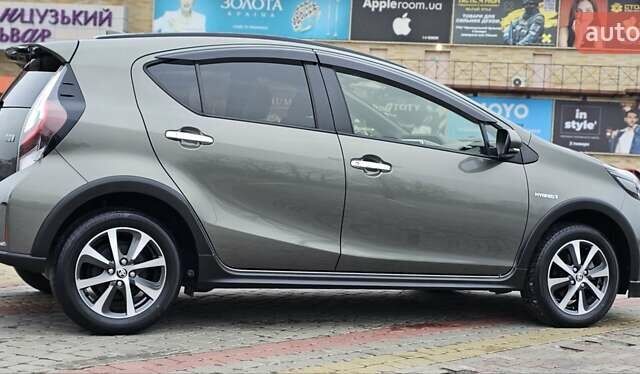 Зелений Тойота Aqua, об'ємом двигуна 1.5 л та пробігом 82 тис. км за 15900 $, фото 24 на Automoto.ua