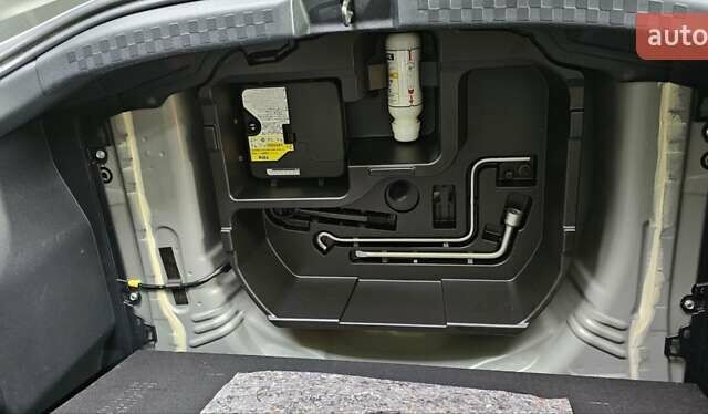 Зелений Тойота Aqua, об'ємом двигуна 1.5 л та пробігом 82 тис. км за 15900 $, фото 40 на Automoto.ua