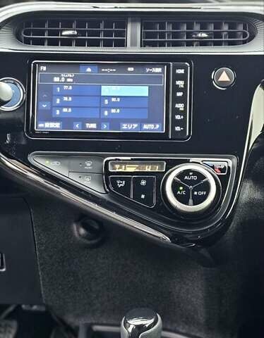 Зелений Тойота Aqua, об'ємом двигуна 1.5 л та пробігом 82 тис. км за 15900 $, фото 50 на Automoto.ua