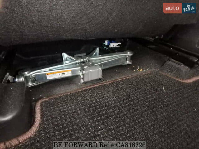 Зелений Тойота Aqua, об'ємом двигуна 1.5 л та пробігом 96 тис. км за 13500 $, фото 29 на Automoto.ua