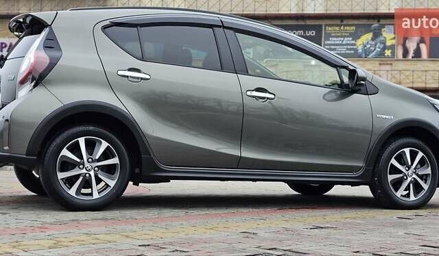 Зелений Тойота Aqua, об'ємом двигуна 1.5 л та пробігом 82 тис. км за 15900 $, фото 26 на Automoto.ua