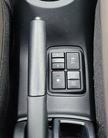 Зелений Тойота Aqua, об'ємом двигуна 1.5 л та пробігом 82 тис. км за 15900 $, фото 49 на Automoto.ua