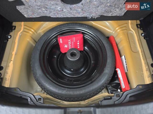 Оранжевый Тойота Aqua, объемом двигателя 1.5 л и пробегом 81 тыс. км за 11500 $, фото 17 на Automoto.ua