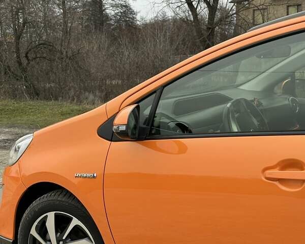 Оранжевый Тойота Aqua, объемом двигателя 1.5 л и пробегом 81 тыс. км за 11500 $, фото 5 на Automoto.ua