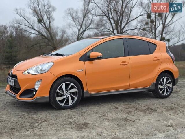 Оранжевый Тойота Aqua, объемом двигателя 1.5 л и пробегом 81 тыс. км за 11500 $, фото 1 на Automoto.ua