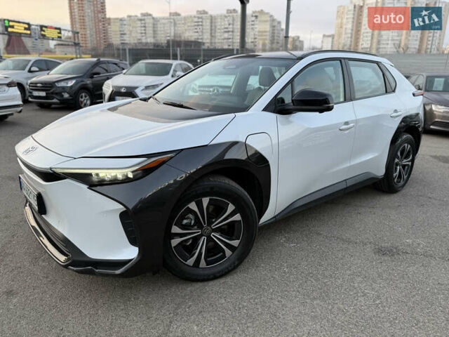Білий Тойота bZ4X, об'ємом двигуна 0 л та пробігом 43 тис. км за 23990 $, фото 2 на Automoto.ua