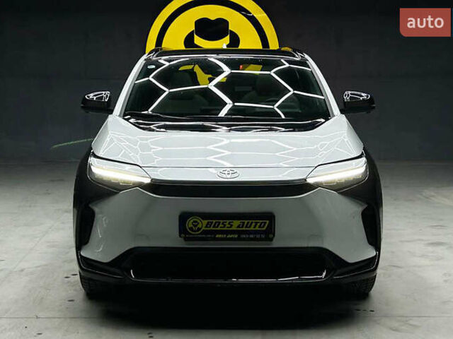 Белый Тойота bZ4X, объемом двигателя 0 л и пробегом 9 тыс. км за 27000 $, фото 1 на Automoto.ua