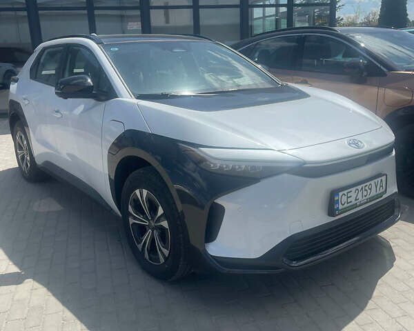 Белый Тойота bZ4X, объемом двигателя 0 л и пробегом 1 тыс. км за 26500 $, фото 1 на Automoto.ua