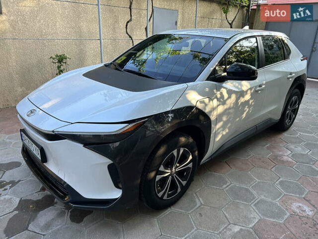 Білий Тойота bZ4X, об'ємом двигуна 0 л та пробігом 27 тис. км за 25400 $, фото 4 на Automoto.ua