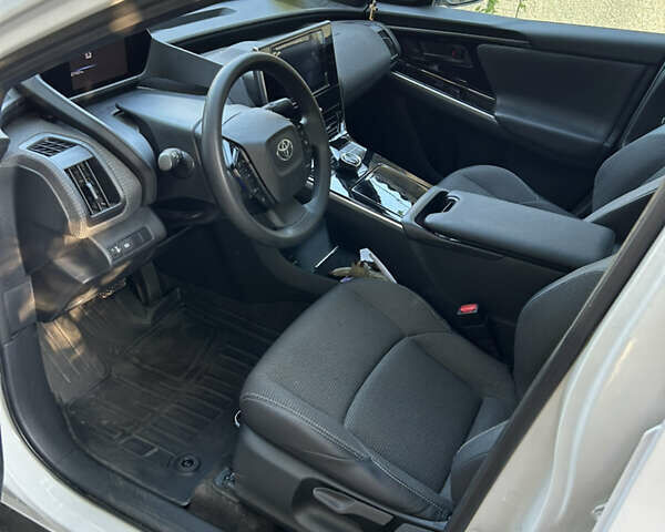 Білий Тойота bZ4X, об'ємом двигуна 0 л та пробігом 27 тис. км за 25400 $, фото 11 на Automoto.ua