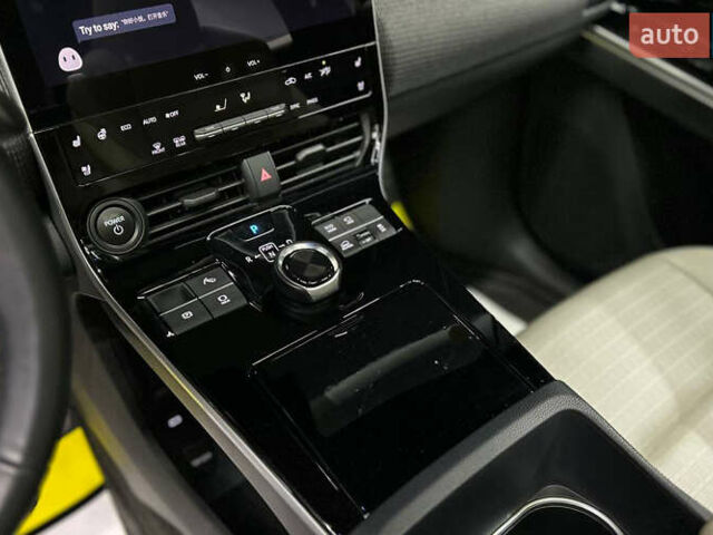 Белый Тойота bZ4X, объемом двигателя 0 л и пробегом 9 тыс. км за 27000 $, фото 14 на Automoto.ua