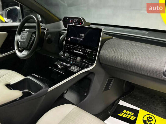 Белый Тойота bZ4X, объемом двигателя 0 л и пробегом 9 тыс. км за 27000 $, фото 19 на Automoto.ua