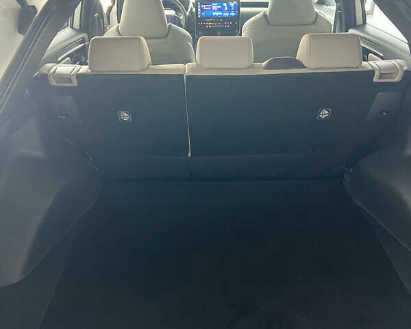 Белый Тойота bZ4X, объемом двигателя 0 л и пробегом 14 тыс. км за 26000 $, фото 5 на Automoto.ua