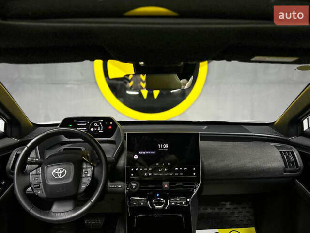 Белый Тойота bZ4X, объемом двигателя 0 л и пробегом 9 тыс. км за 27000 $, фото 18 на Automoto.ua