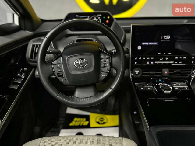 Белый Тойота bZ4X, объемом двигателя 0 л и пробегом 9 тыс. км за 27000 $, фото 16 на Automoto.ua