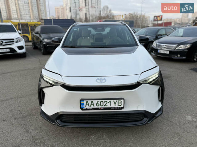 Белый Тойота bZ4X, объемом двигателя 0 л и пробегом 44 тыс. км за 22990 $, фото 3 на Automoto.ua