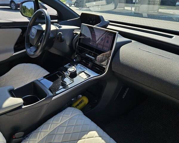 Білий Тойота bZ4X, об'ємом двигуна 0 л та пробігом 16 тис. км за 23900 $, фото 19 на Automoto.ua