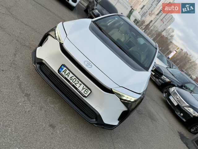 Белый Тойота bZ4X, объемом двигателя 0 л и пробегом 44 тыс. км за 22990 $, фото 17 на Automoto.ua