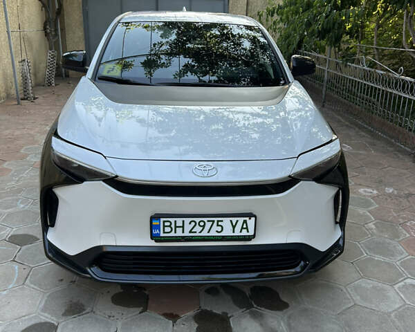Білий Тойота bZ4X, об'ємом двигуна 0 л та пробігом 27 тис. км за 25400 $, фото 2 на Automoto.ua