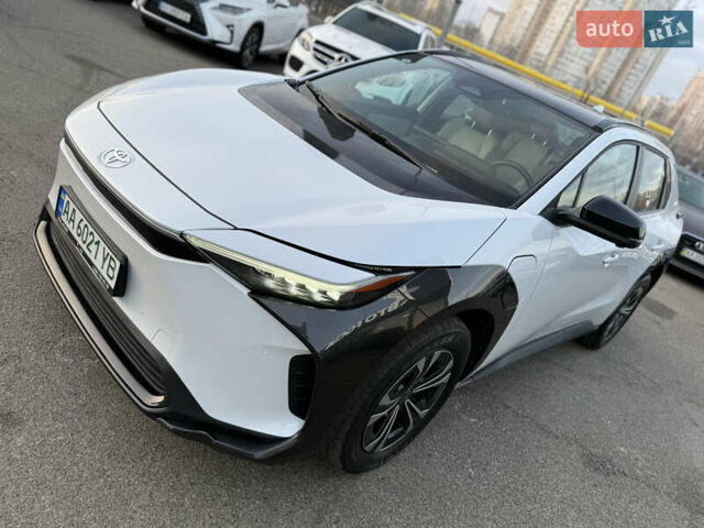 Белый Тойота bZ4X, объемом двигателя 0 л и пробегом 44 тыс. км за 22990 $, фото 16 на Automoto.ua