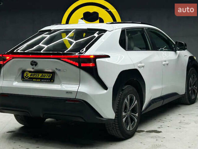 Белый Тойота bZ4X, объемом двигателя 0 л и пробегом 9 тыс. км за 27000 $, фото 5 на Automoto.ua