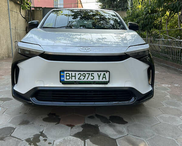 Білий Тойота bZ4X, об'ємом двигуна 0 л та пробігом 27 тис. км за 25400 $, фото 1 на Automoto.ua