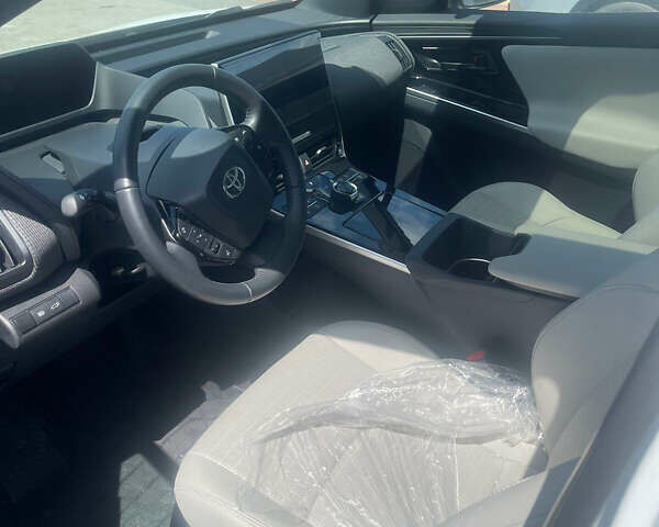 Белый Тойота bZ4X, объемом двигателя 0 л и пробегом 1 тыс. км за 26500 $, фото 4 на Automoto.ua