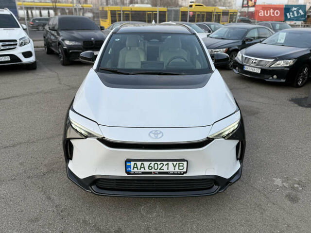 Белый Тойота bZ4X, объемом двигателя 0 л и пробегом 44 тыс. км за 22990 $, фото 4 на Automoto.ua