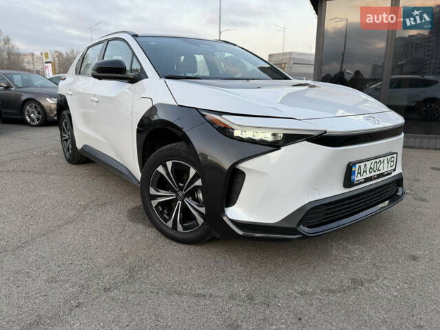 Белый Тойота bZ4X, объемом двигателя 0 л и пробегом 44 тыс. км за 22990 $, фото 6 на Automoto.ua