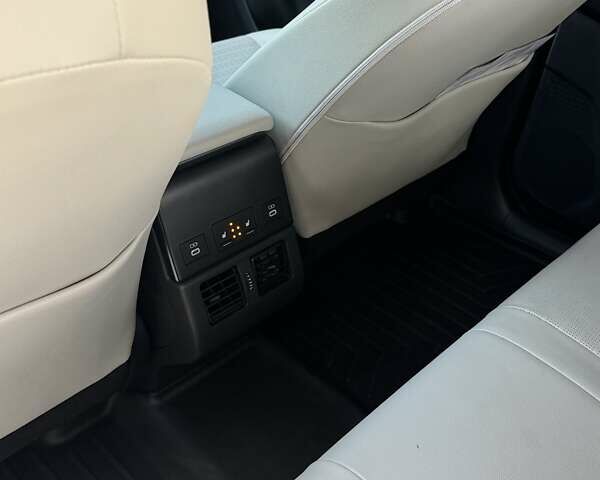 Белый Тойота bZ4X, объемом двигателя 0 л и пробегом 62 тыс. км за 24800 $, фото 14 на Automoto.ua