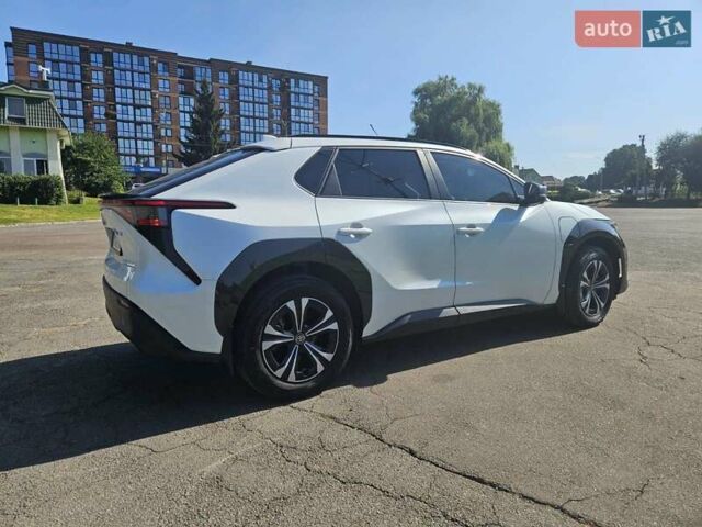 Білий Тойота bZ4X, об'ємом двигуна 0 л та пробігом 16 тис. км за 23900 $, фото 8 на Automoto.ua