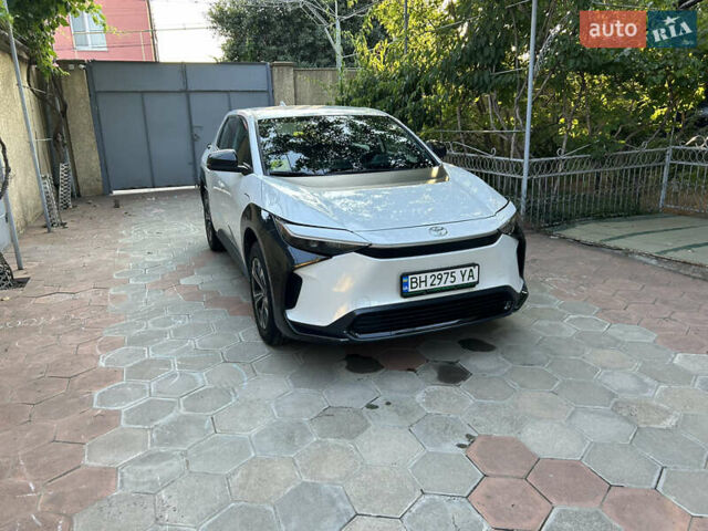 Білий Тойота bZ4X, об'ємом двигуна 0 л та пробігом 27 тис. км за 25400 $, фото 14 на Automoto.ua