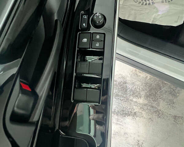 Белый Тойота bZ4X, объемом двигателя 0 л и пробегом 14 тыс. км за 26000 $, фото 10 на Automoto.ua