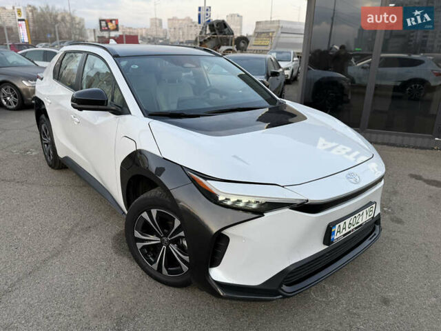 Белый Тойота bZ4X, объемом двигателя 0 л и пробегом 43 тыс. км за 24490 $, фото 5 на Automoto.ua