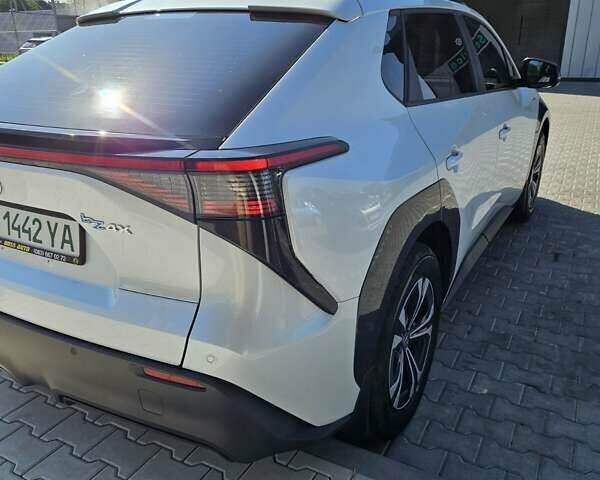 Білий Тойота bZ4X, об'ємом двигуна 0 л та пробігом 16 тис. км за 23900 $, фото 31 на Automoto.ua