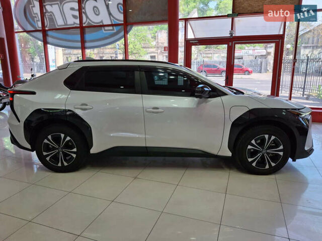 Белый Тойота bZ4X, объемом двигателя 0 л и пробегом 9 тыс. км за 25100 $, фото 5 на Automoto.ua