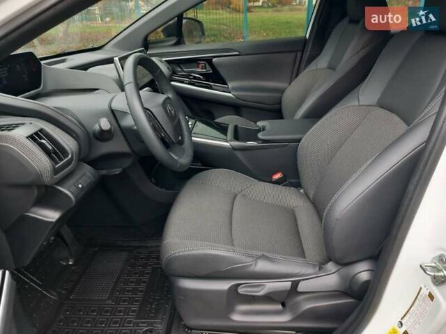 Білий Тойота bZ4X, об'ємом двигуна 0 л та пробігом 48 тис. км за 25300 $, фото 18 на Automoto.ua