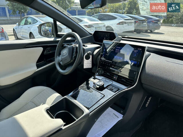 Белый Тойота bZ4X, объемом двигателя 0 л и пробегом 1 тыс. км за 28000 $, фото 9 на Automoto.ua