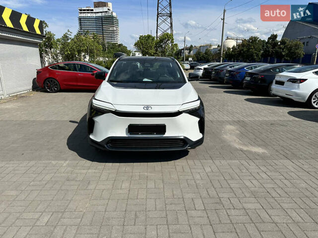 Белый Тойота bZ4X, объемом двигателя 0 л и пробегом 1 тыс. км за 28000 $, фото 1 на Automoto.ua