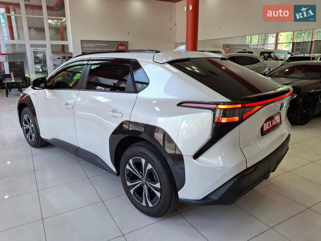 Белый Тойота bZ4X, объемом двигателя 0 л и пробегом 9 тыс. км за 25100 $, фото 2 на Automoto.ua