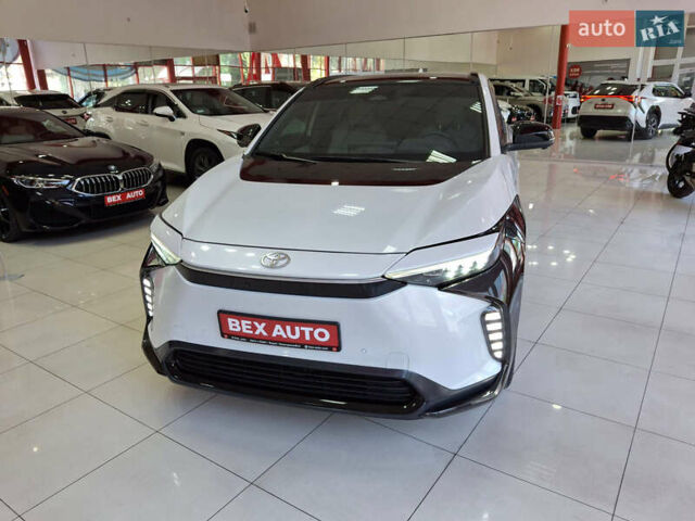 Белый Тойота bZ4X, объемом двигателя 0 л и пробегом 9 тыс. км за 25100 $, фото 1 на Automoto.ua