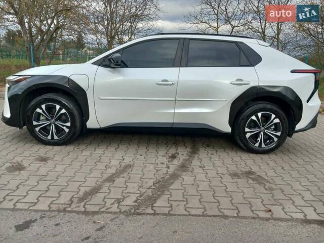 Білий Тойота bZ4X, об'ємом двигуна 0 л та пробігом 48 тис. км за 25300 $, фото 3 на Automoto.ua