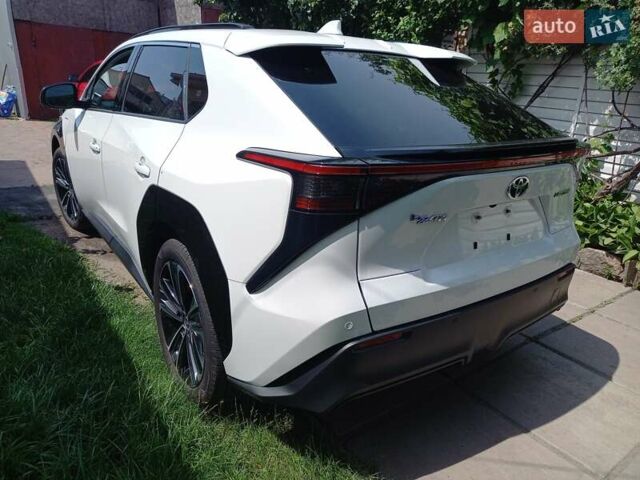 Білий Тойота bZ4X, об'ємом двигуна 0 л та пробігом 5 тис. км за 29000 $, фото 6 на Automoto.ua