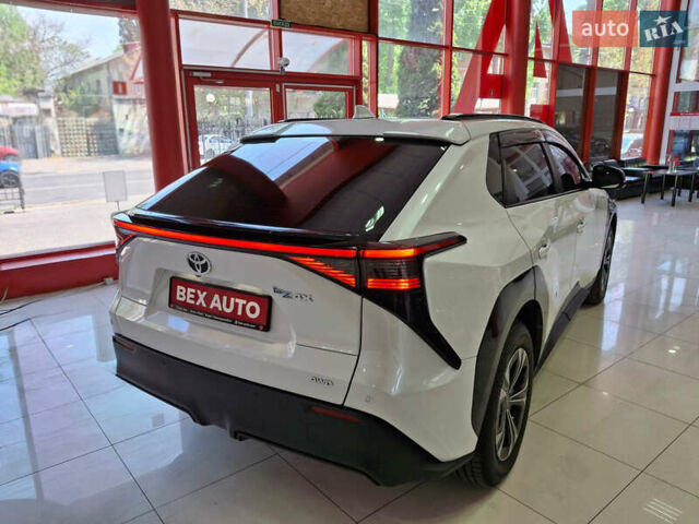 Белый Тойота bZ4X, объемом двигателя 0 л и пробегом 9 тыс. км за 25100 $, фото 4 на Automoto.ua