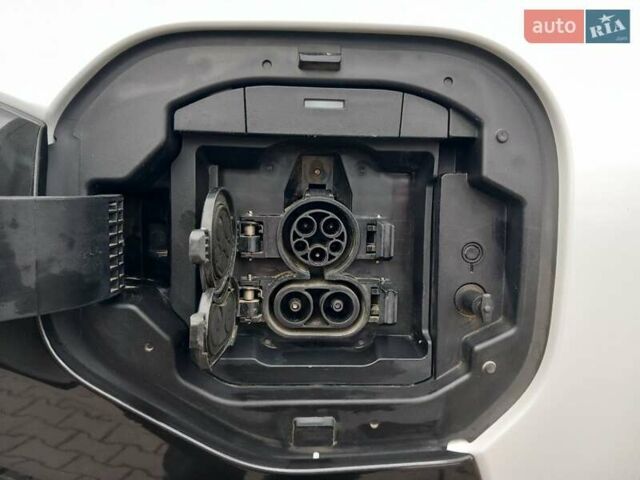 Білий Тойота bZ4X, об'ємом двигуна 0 л та пробігом 48 тис. км за 25300 $, фото 16 на Automoto.ua