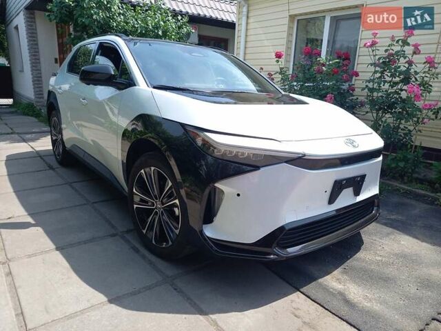 Білий Тойота bZ4X, об'ємом двигуна 0 л та пробігом 5 тис. км за 29000 $, фото 3 на Automoto.ua
