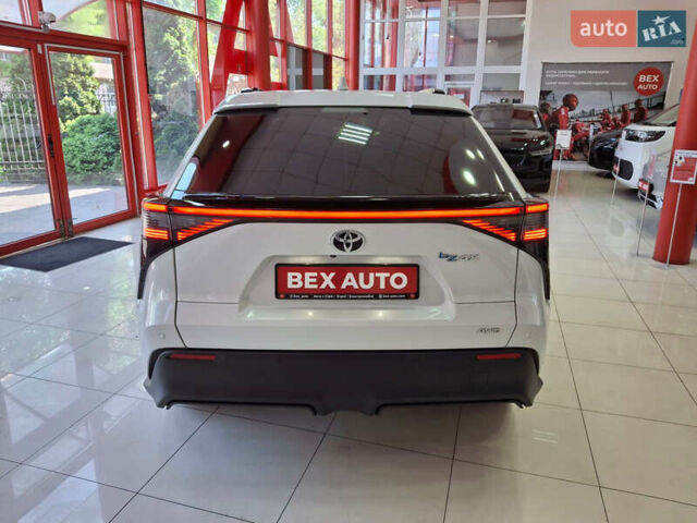 Белый Тойота bZ4X, объемом двигателя 0 л и пробегом 9 тыс. км за 25100 $, фото 3 на Automoto.ua