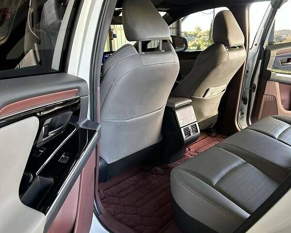 Белый Тойота bZ4X, объемом двигателя 0 л и пробегом 35 тыс. км за 26500 $, фото 6 на Automoto.ua
